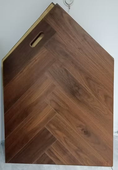 Plancher en bois stratifié à chevrons Fishbone Spc avec chêne à surface lisse brossé